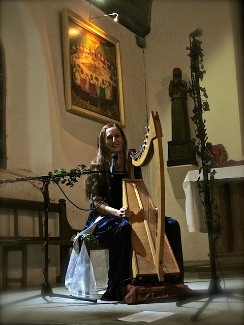 Dana - Concert à l'église du Grâal - Tréhorenteuc